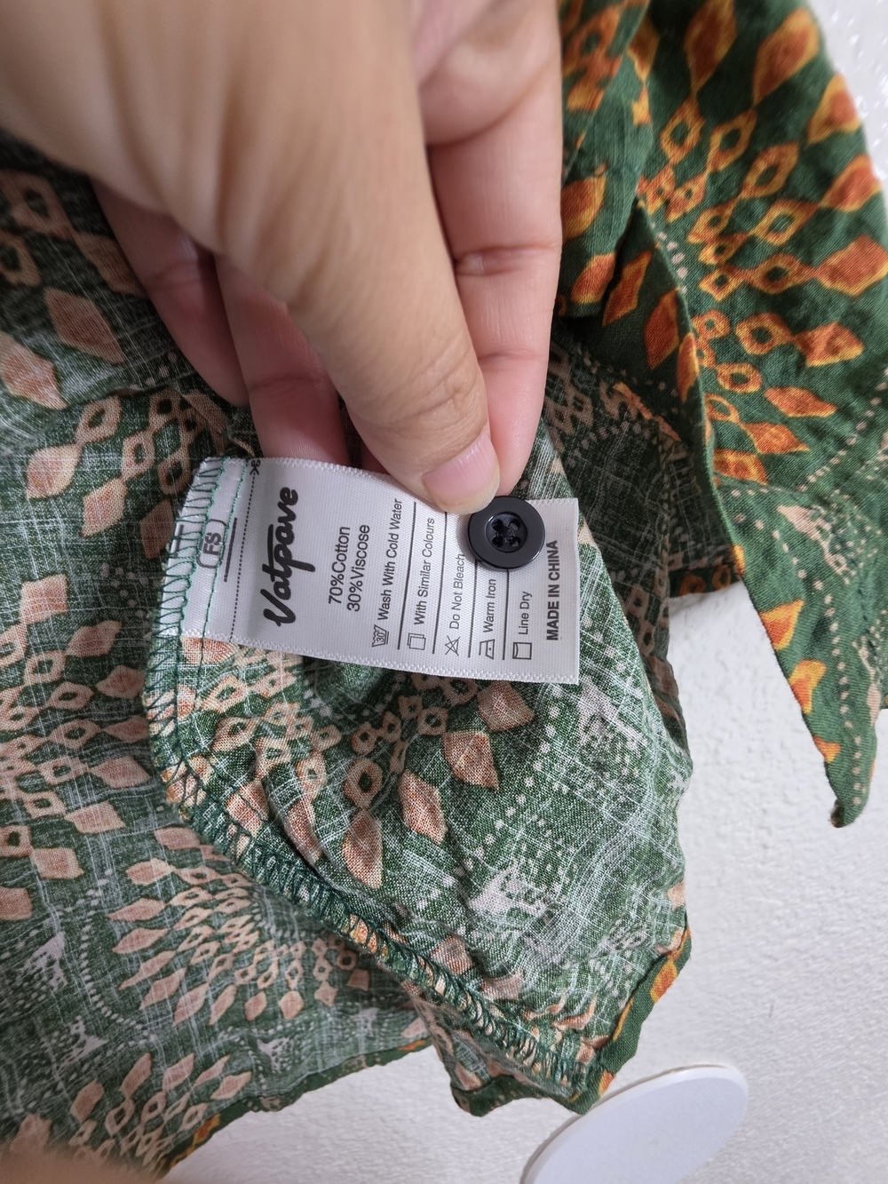 Vatpove Mens Size M Green Orange Geometric Medallion Short Sleeve Button Shirt - Picture 3 of 9